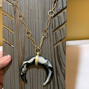 Mud Pie crescent horn resin pendant black & white